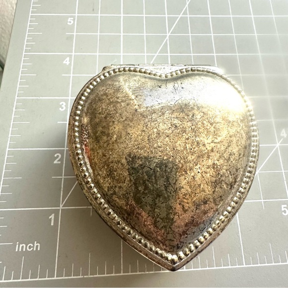 Vintage Silver Small Heart Jewelry Trinket Box - Picture 3 of 10